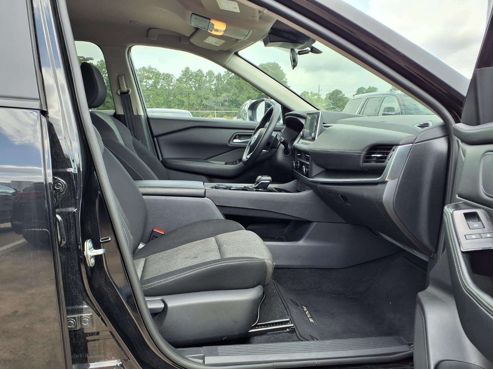 2024 Nissan Rogue SV Black at Robbins Nissan