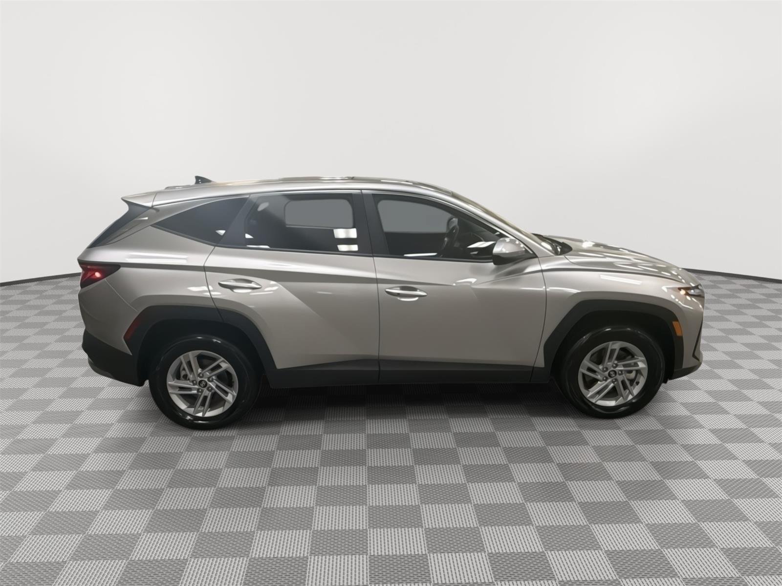 Certified Used 2025 Shimmering Silver Hyundai SE image 4