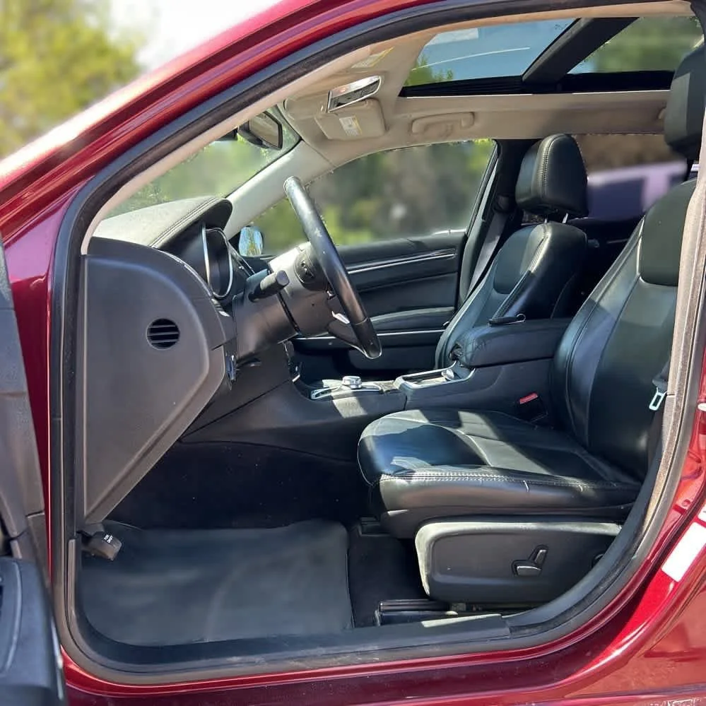 Used 2017 Velvet Red Pearlcoat Chrysler Limited image 7