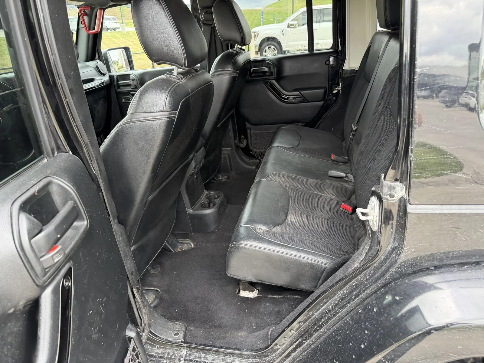 Used 2017 Black Jeep Unlimited Sahara image 6