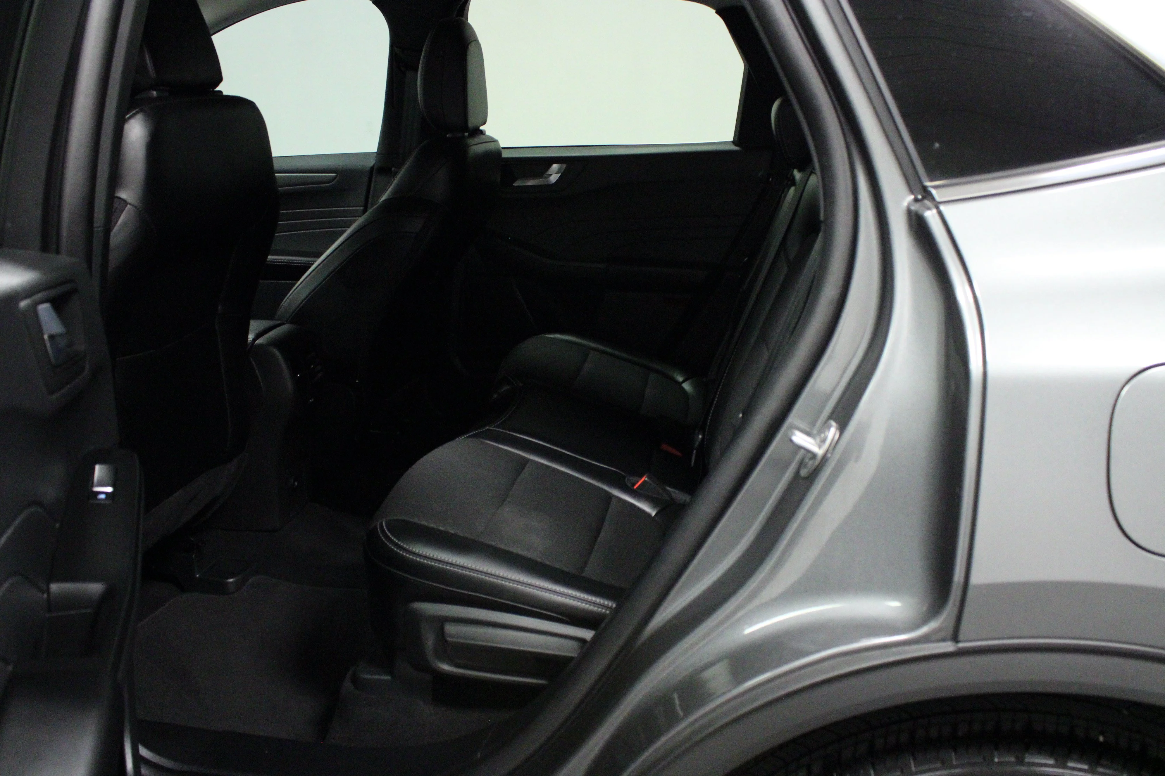 Used 2025 Gray Metallic Ford Base image 13