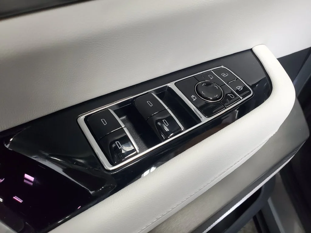 2027 Cadillac VISTIQ Sport - Photo 24