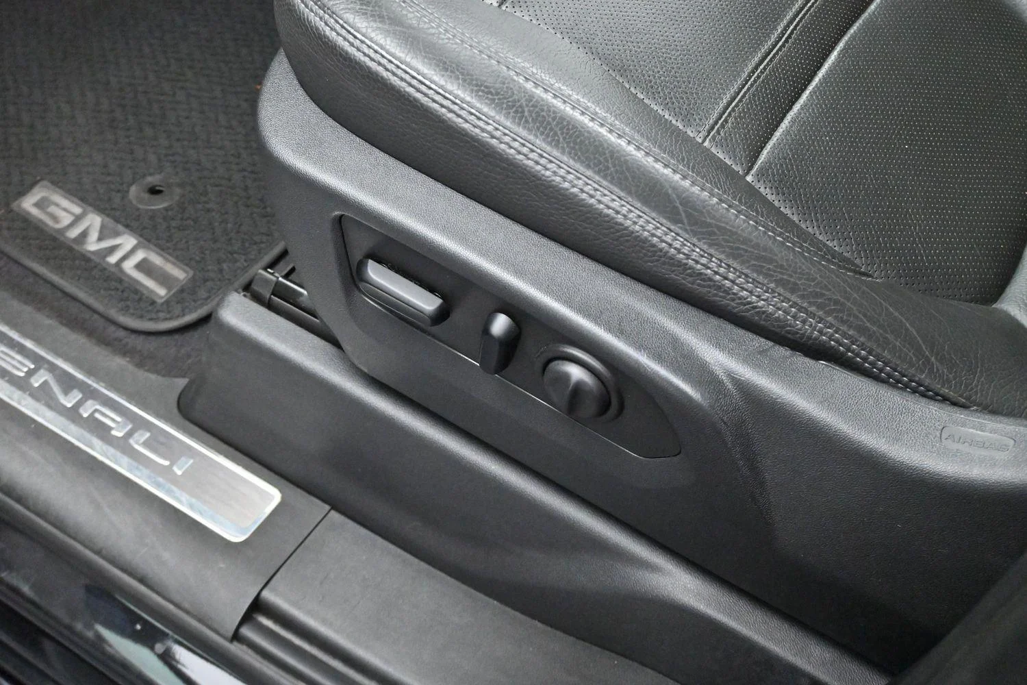 Used 2020 Onyx Black GMC Denali image 14