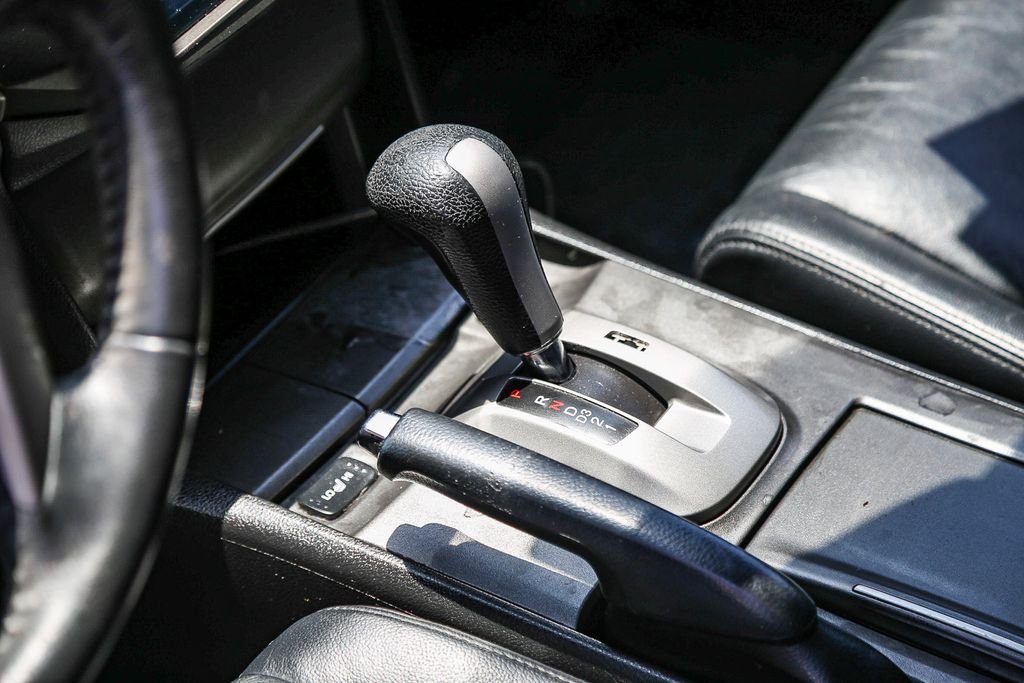 Used 2012 Polished Metal Metallic Honda SE image 19