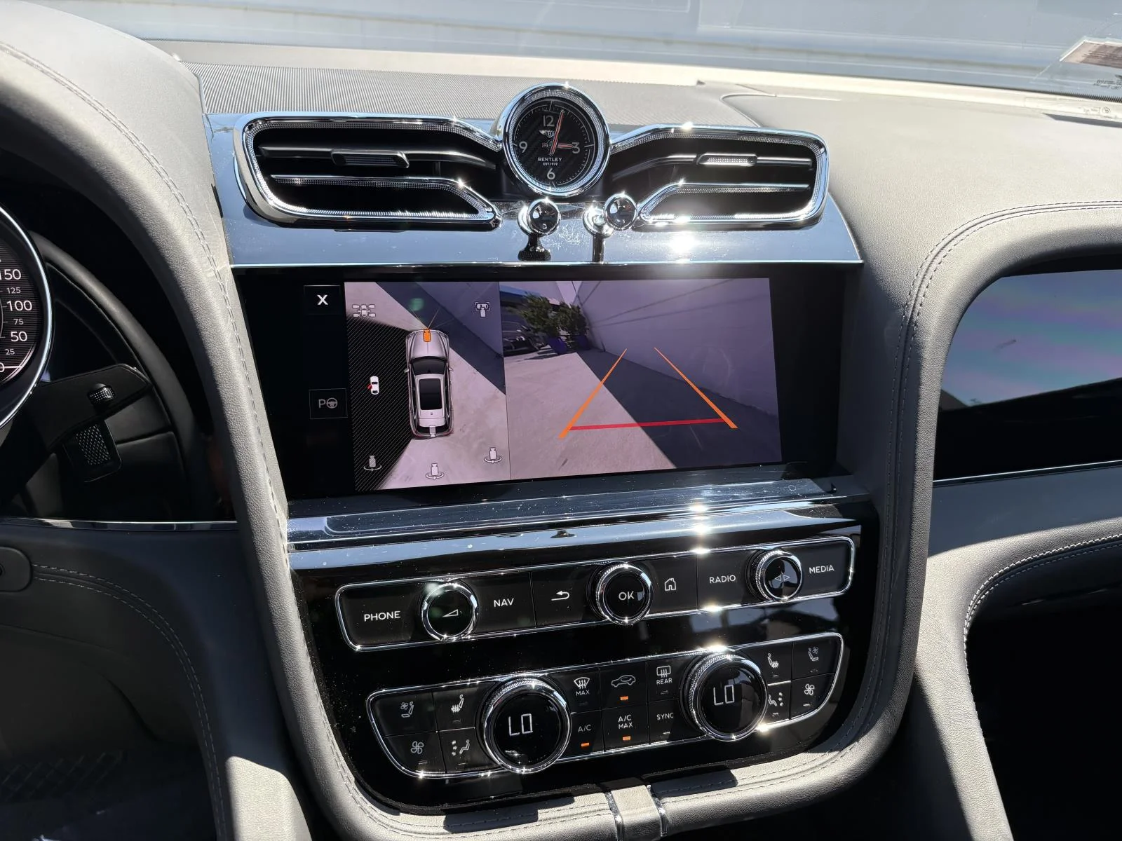 2024 Bentley Bentayga - Photo 31