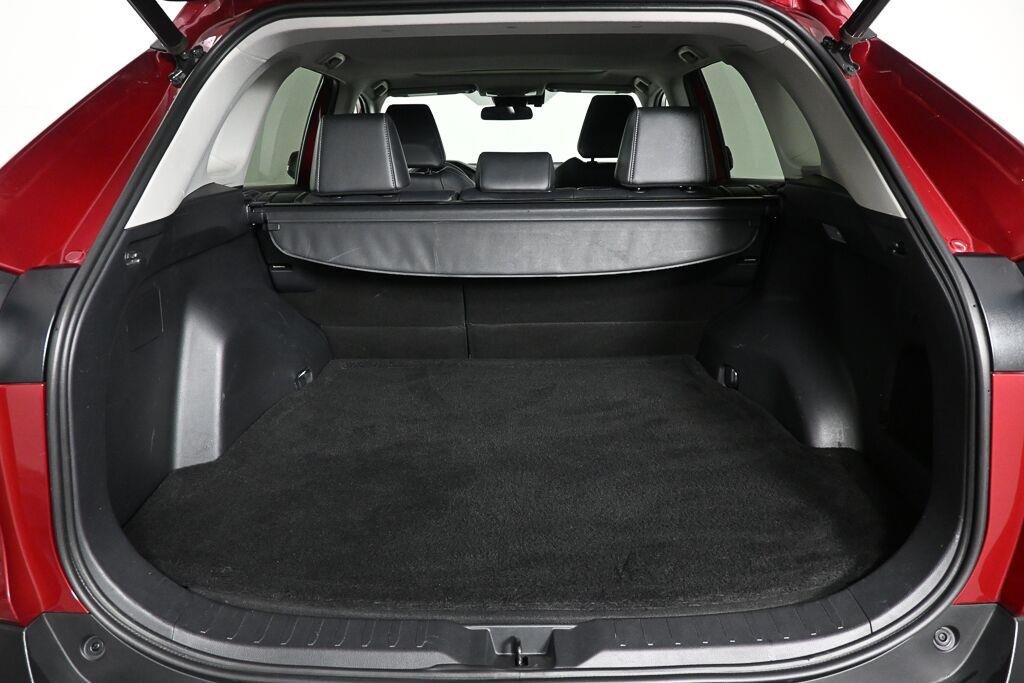 Used 2020 Ruby Flare Pearl TOYOTA XLE Premium image 29