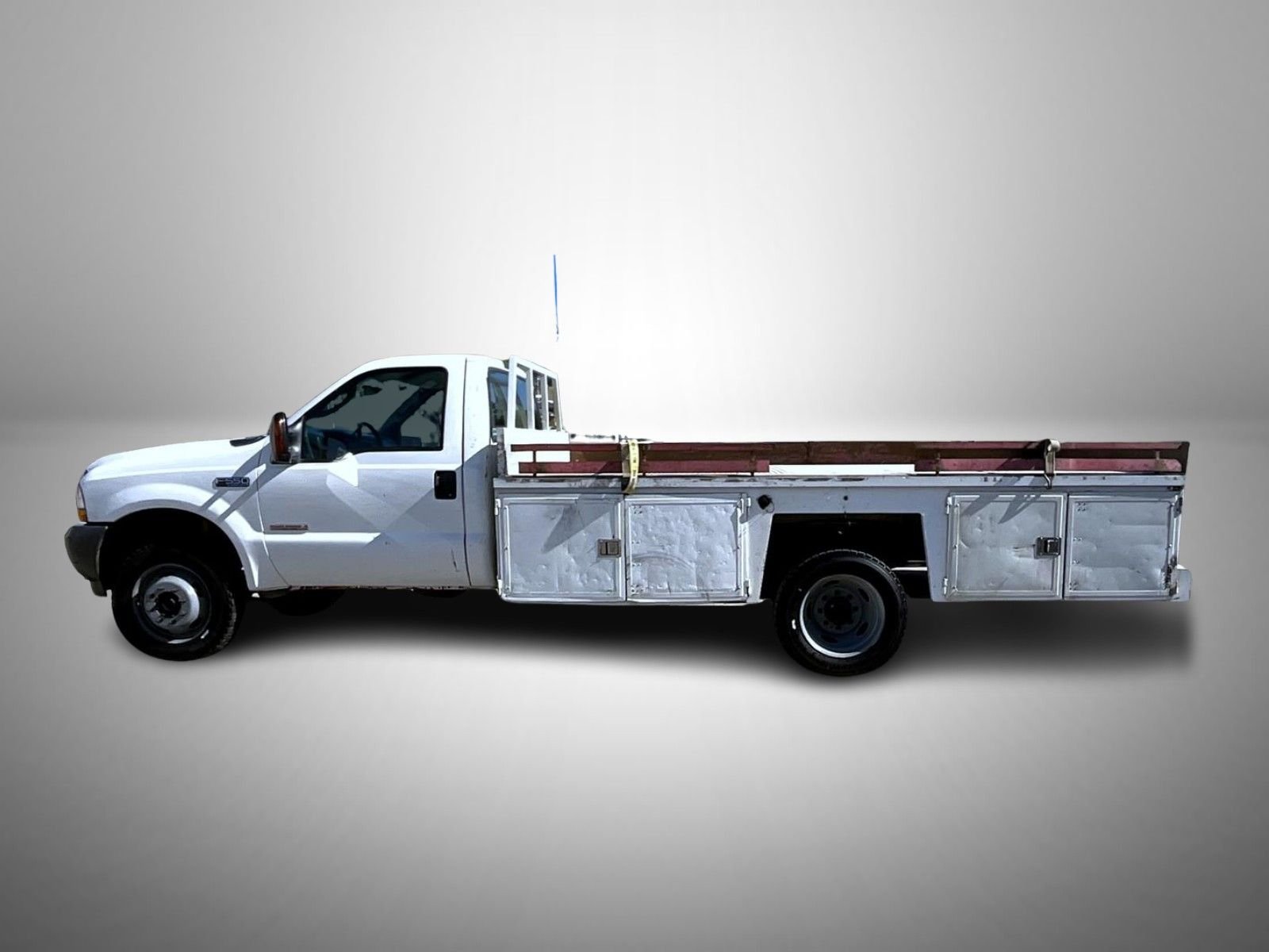 2004 Ford F-550 - Photo 8