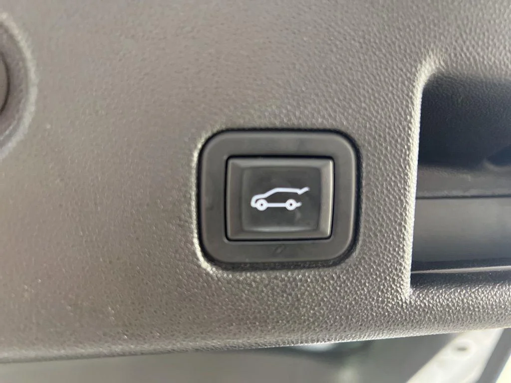 Used 2024 Summit White Chevrolet LT image 22