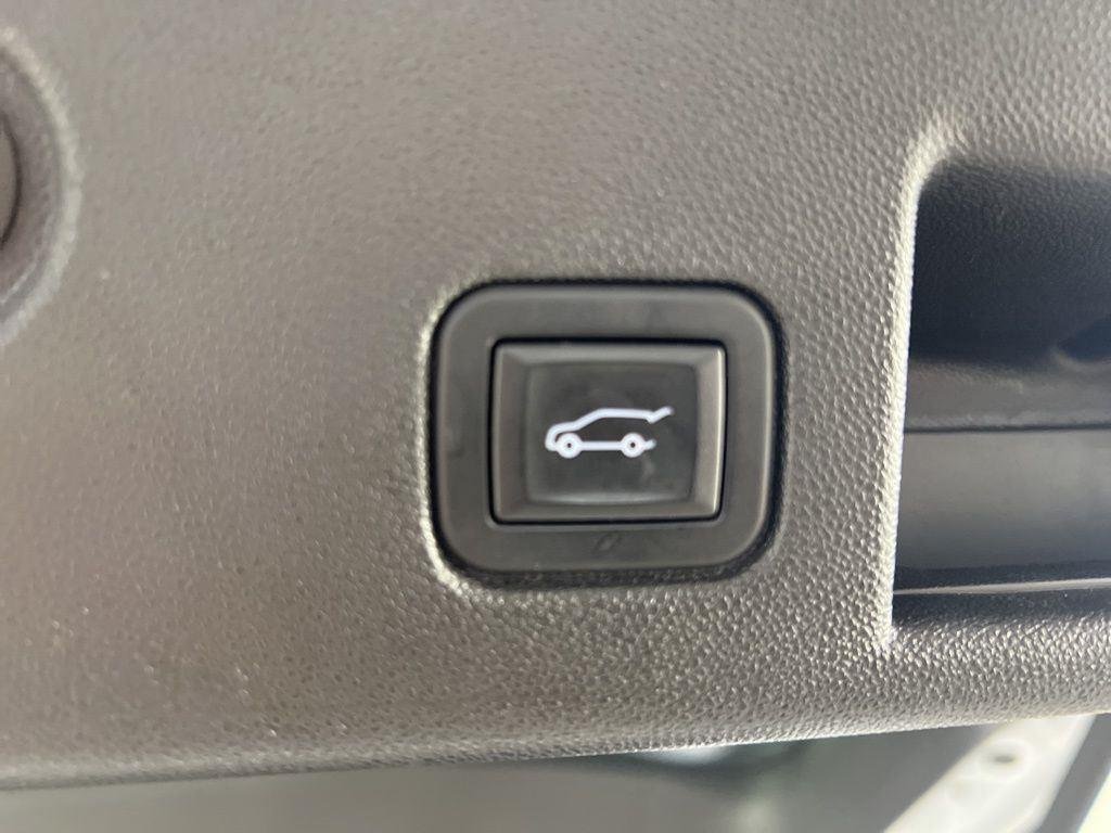 Used 2024 Summit White Chevrolet LT image 22