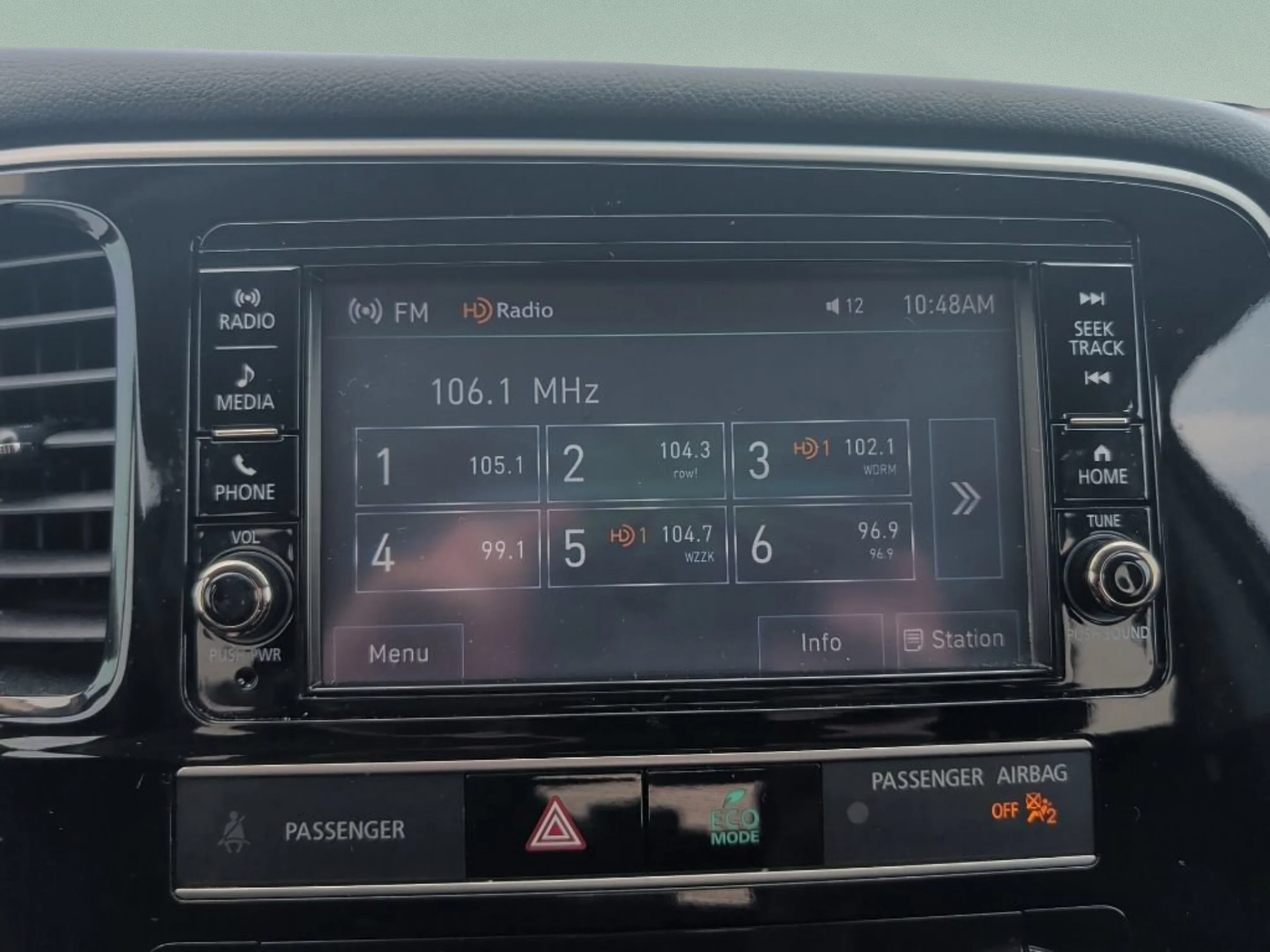 Used 2019 Silver Mitsubishi ES image 20