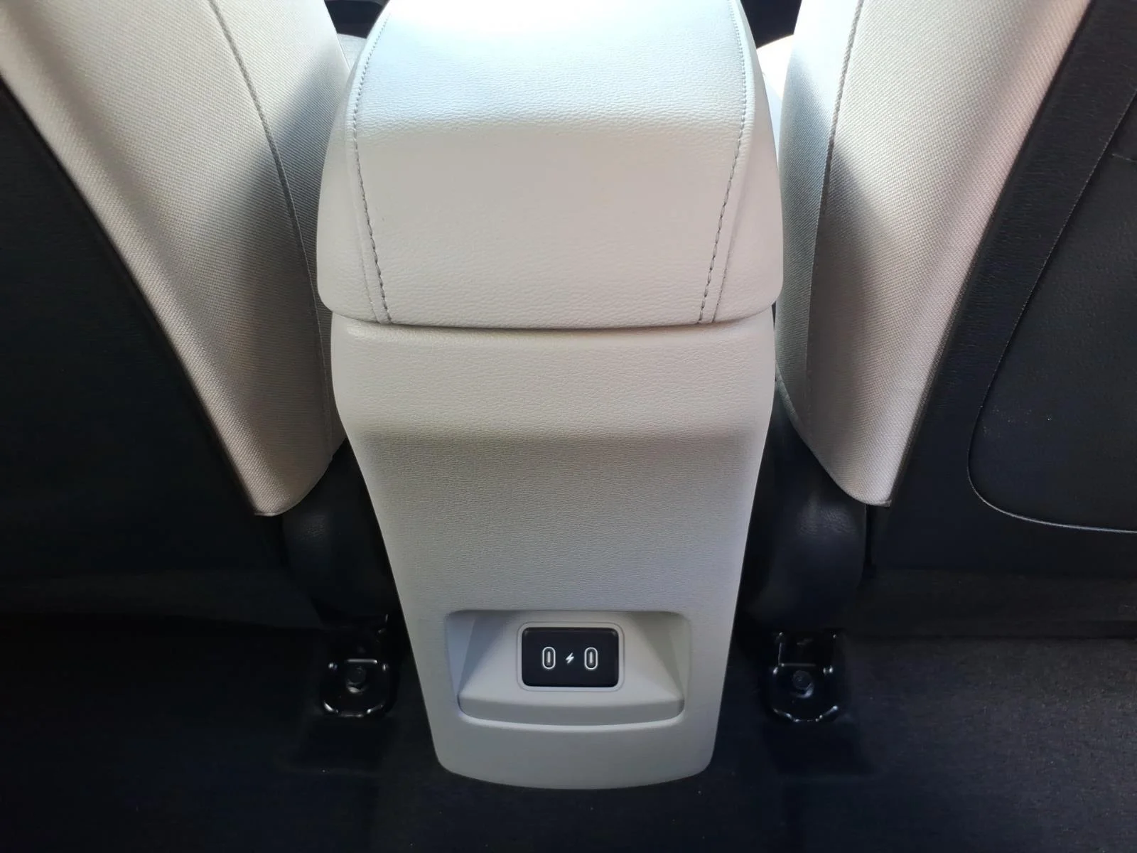 Used 2025 Snow White Pearl Kia EX image 27