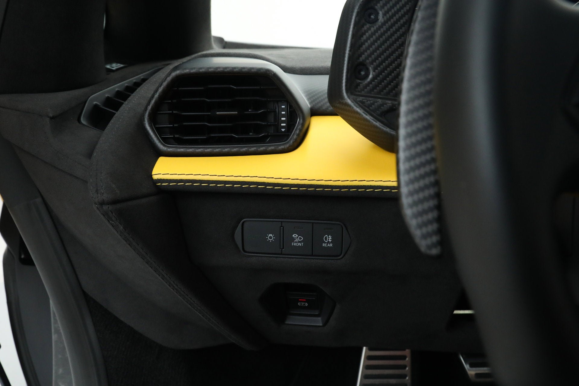 2024 Lamborghini Revuelto Base - Photo 30