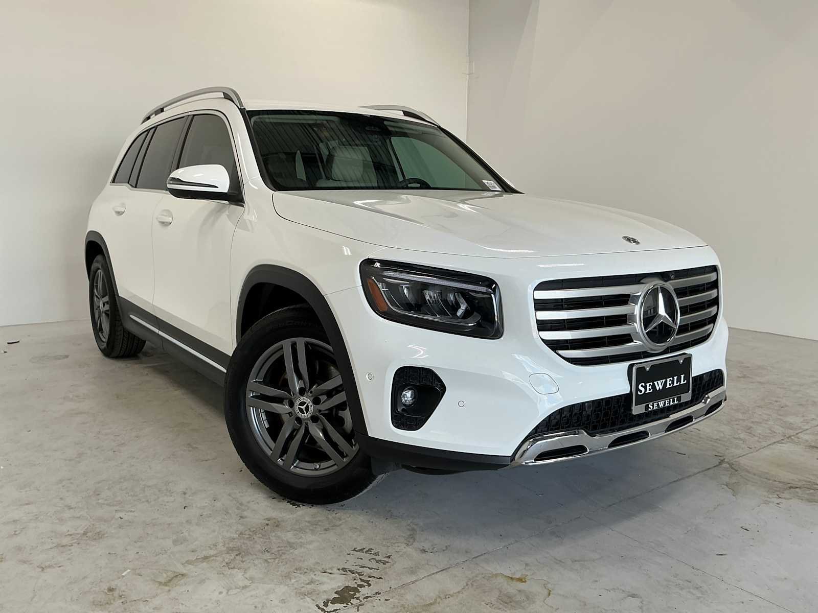 Certified Used 2026 Polar White Mercedes-Benz GLB 250 image 3