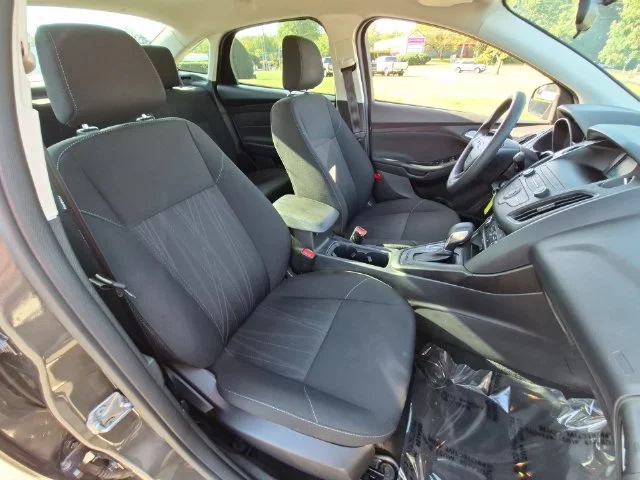 Used 2018 Gray Ford SE image 34