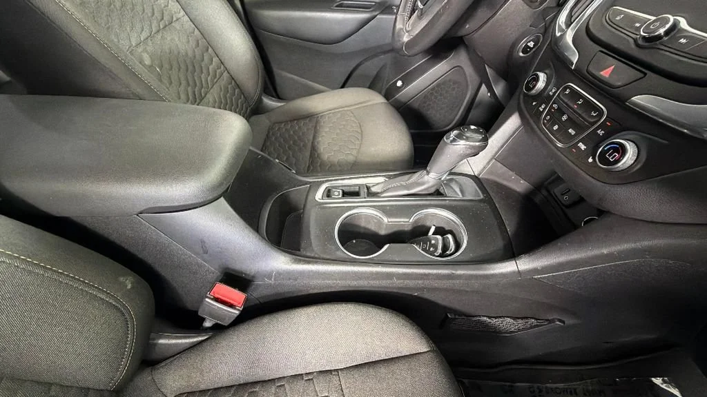 Used 2018 IRIDESCENT PEARL TRICOAT Chevrolet LT image 33