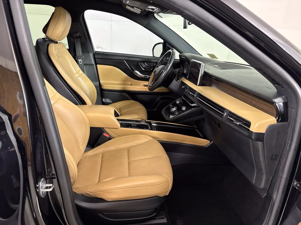 Used 2020 Black Lincoln Reserve image 17