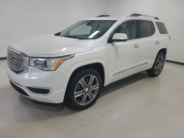 Used 2019 White Frost Tricoat GMC Denali image 3