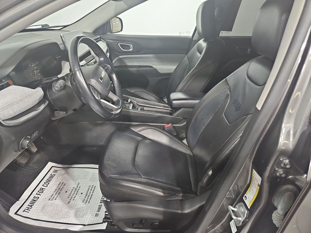 Used 2022 Gray Jeep Latitude Lux image 10