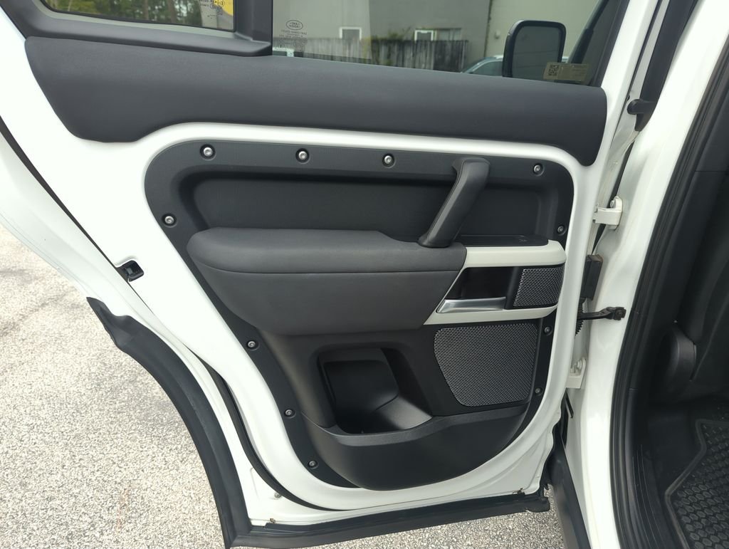 Used 2022  Land Rover S image 26
