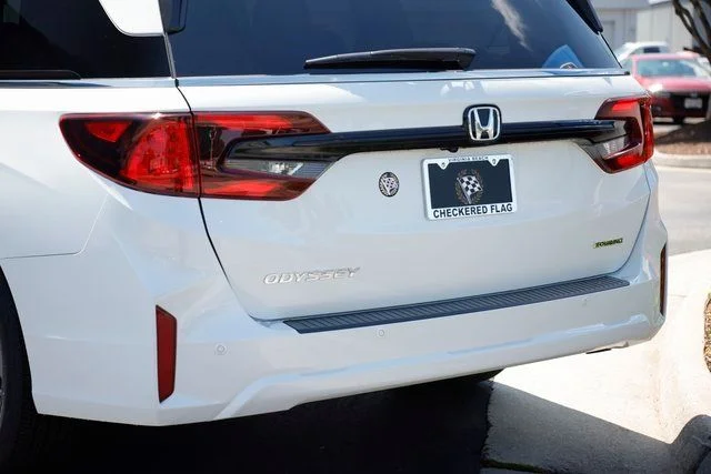 New 2026 Platinum White Pearl Honda Touring image 10