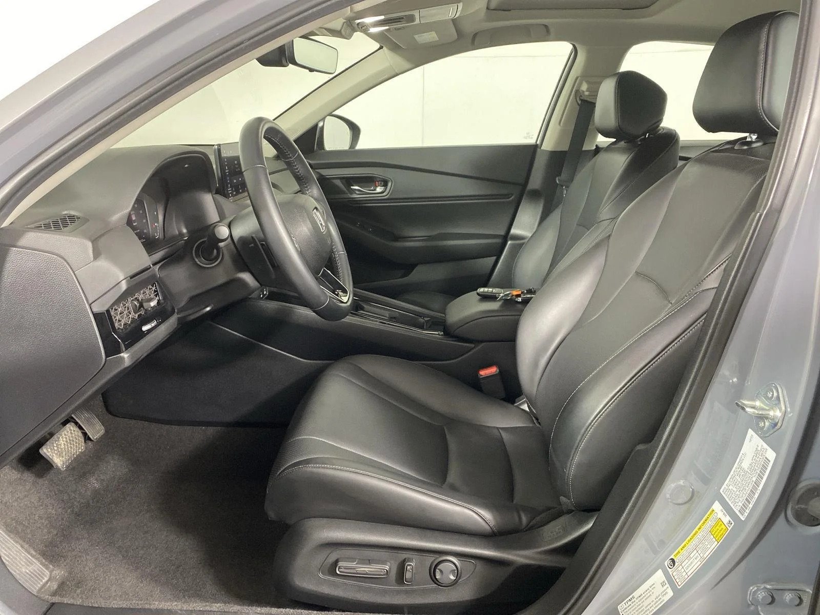 Used 2024 Urban Gray Pearl Honda EX-L image 12