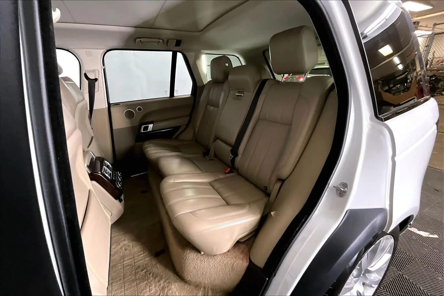 Used 2016 Fuji White Land Rover Supercharged image 21