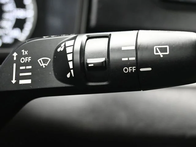 Used 2022 Black Mitsubishi ES image 25