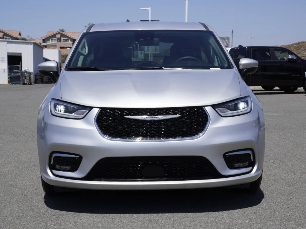 2023 Chrysler Pacifica Touring L - Photo 8