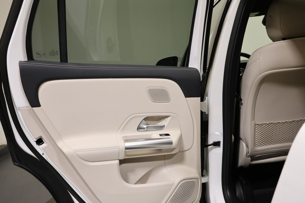 New 2026 Polar White Mercedes-Benz GLA 250 image 42