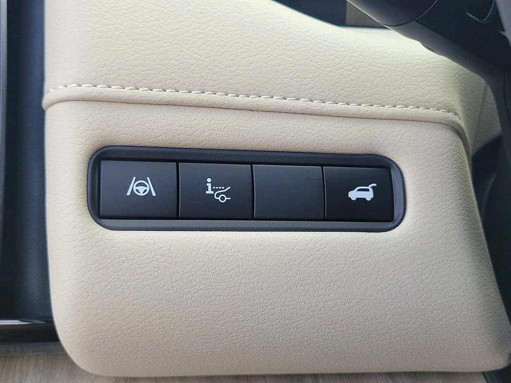 New 2026 White Nissan Platinum Reserve image 26