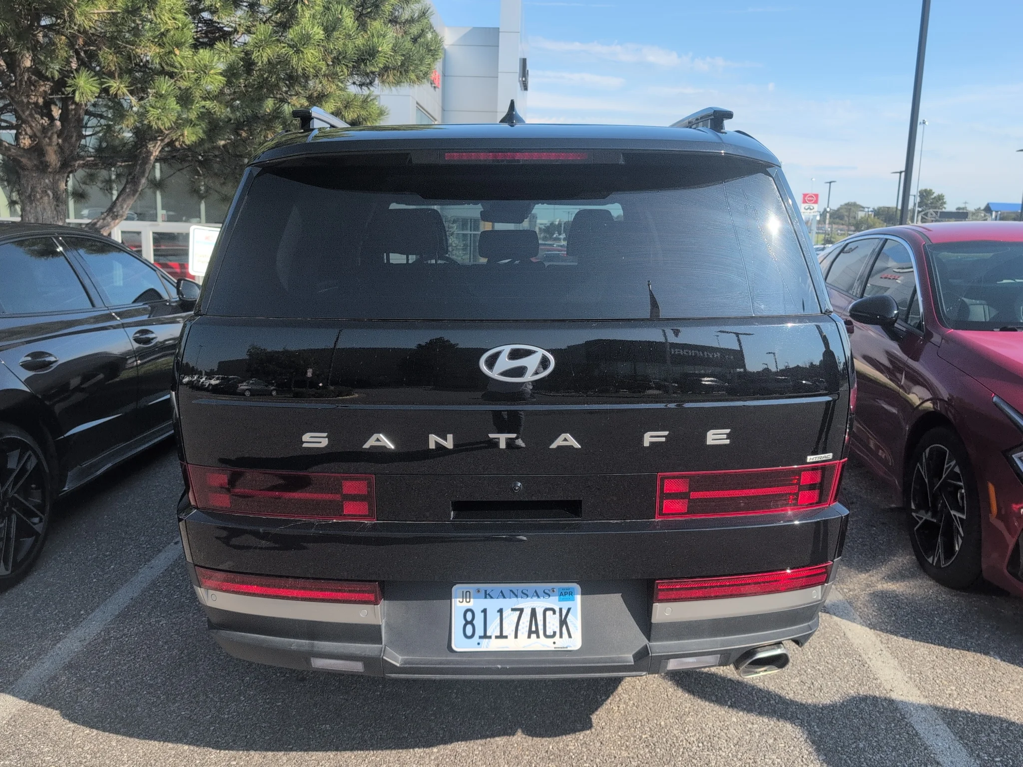 Used 2024 Phantom Black Hyundai Limited image 9