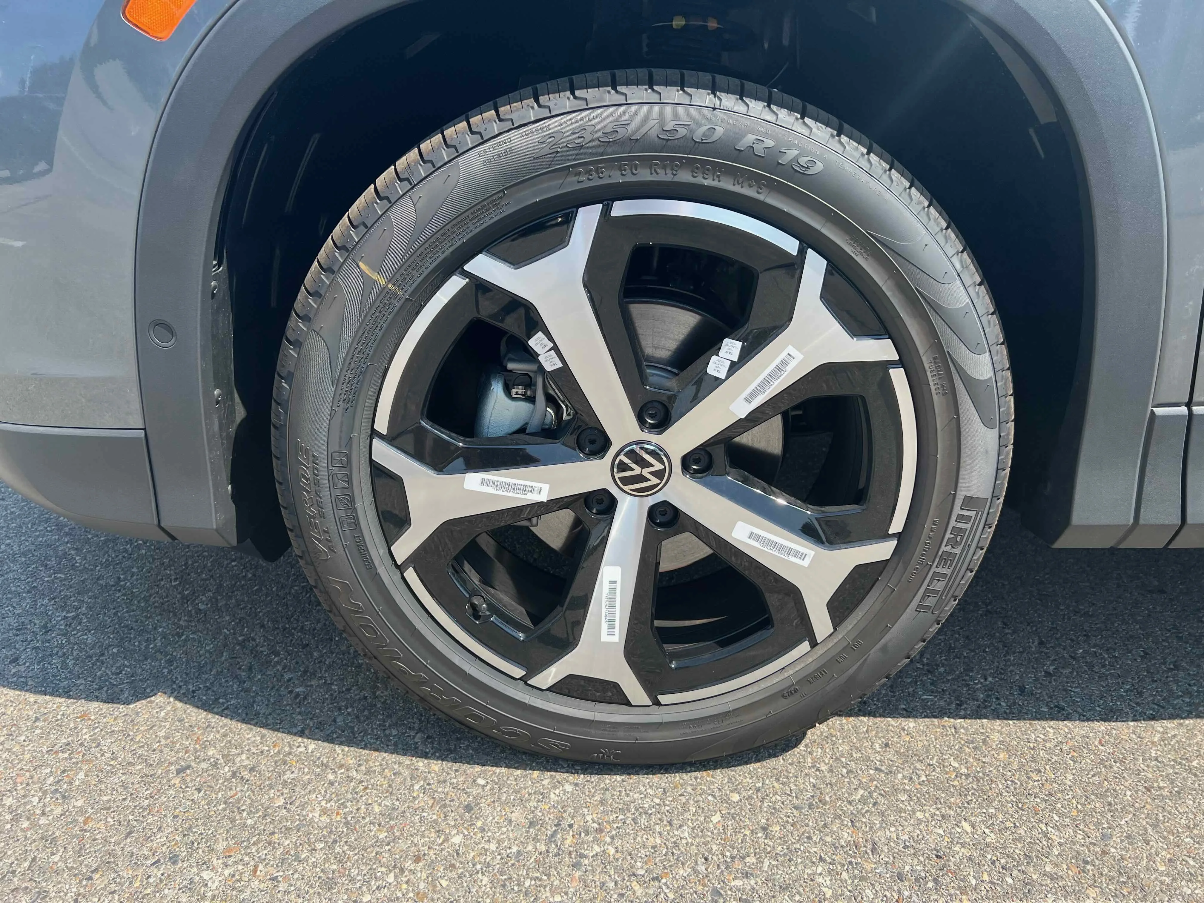 New 2025 Platinum Gray Volkswagen SE image 10