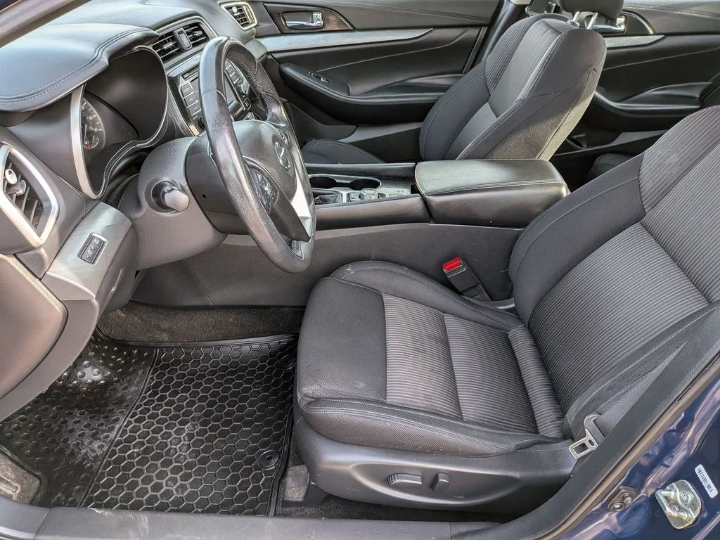 Used 2017 Blue Nissan 3.5 S image 11