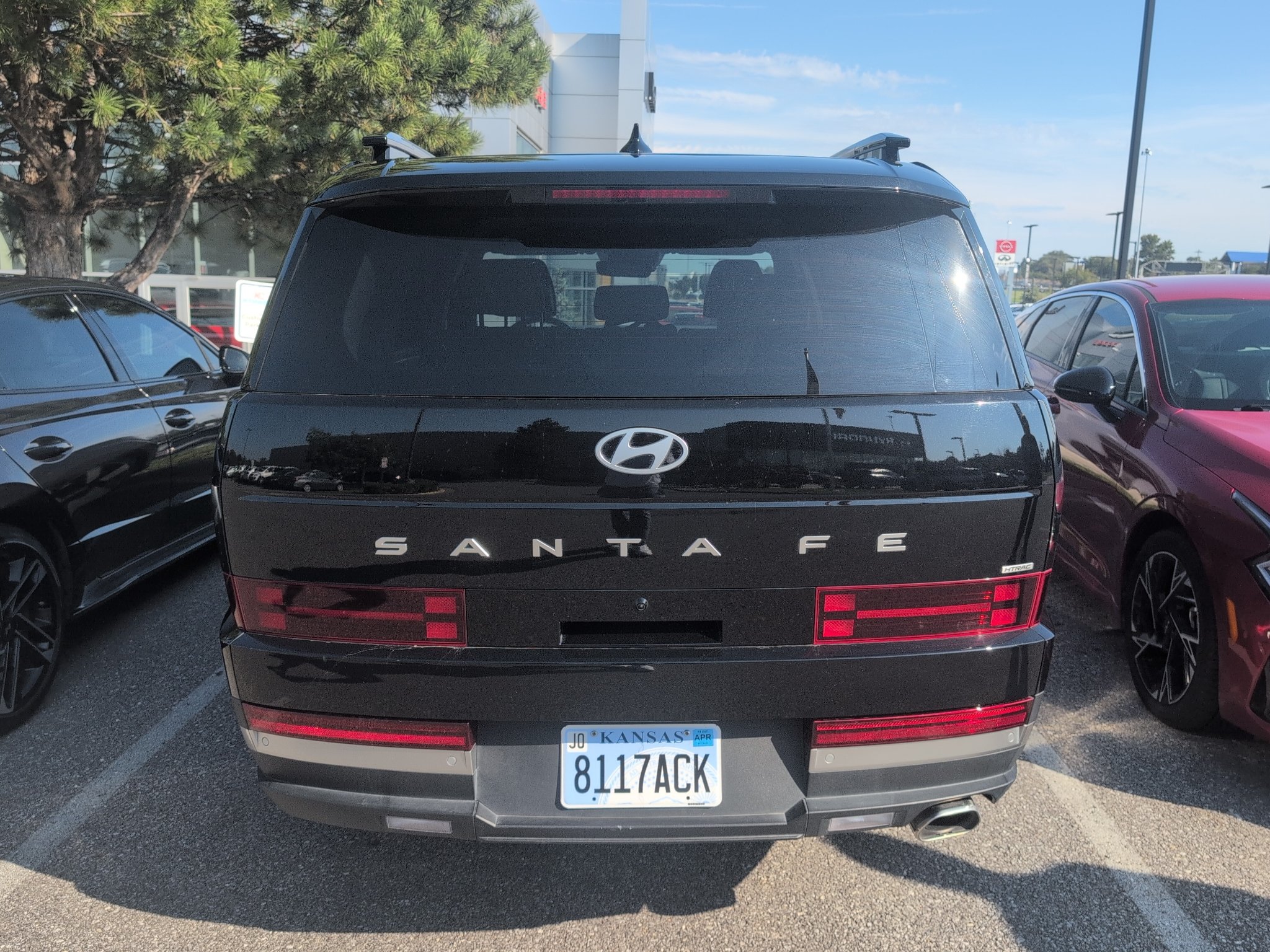 Used 2024 Phantom Black Hyundai Limited image 9