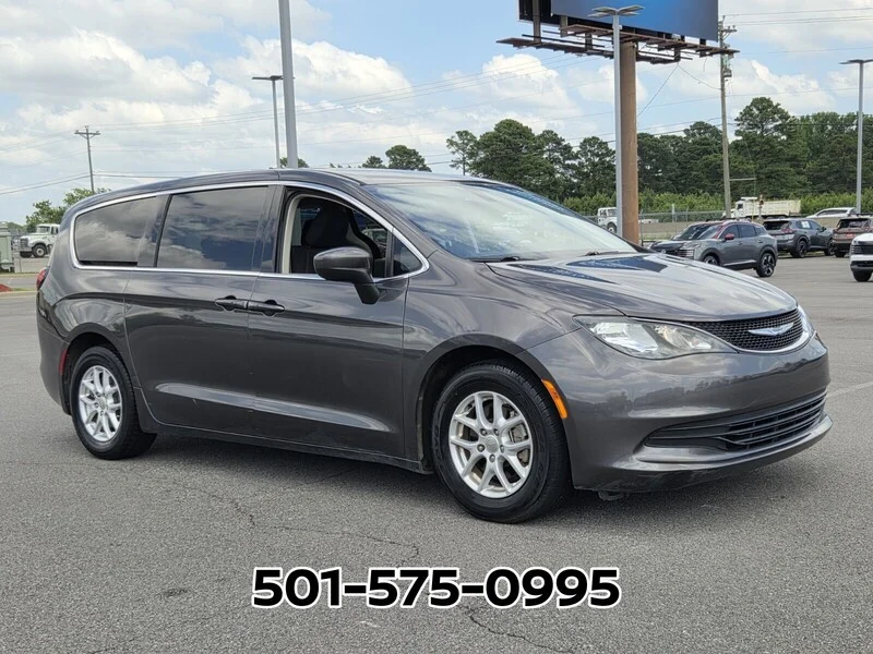 Used 2017 Crystal Metallic CHRYSLER TOURING FWD image 4