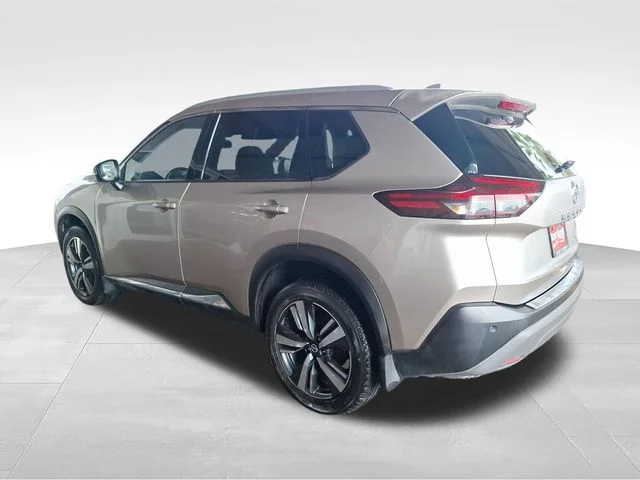 Used 2021 Gold Nissan SL image 5