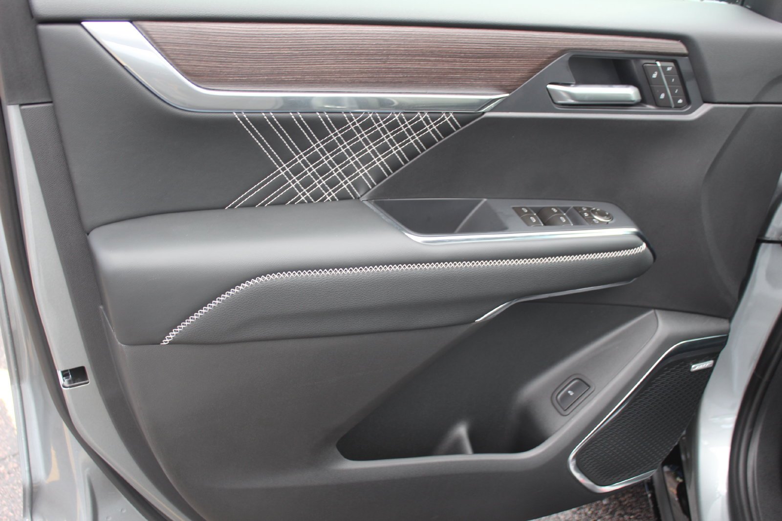 New 2027 Sterling Metallic GMC Denali image 10