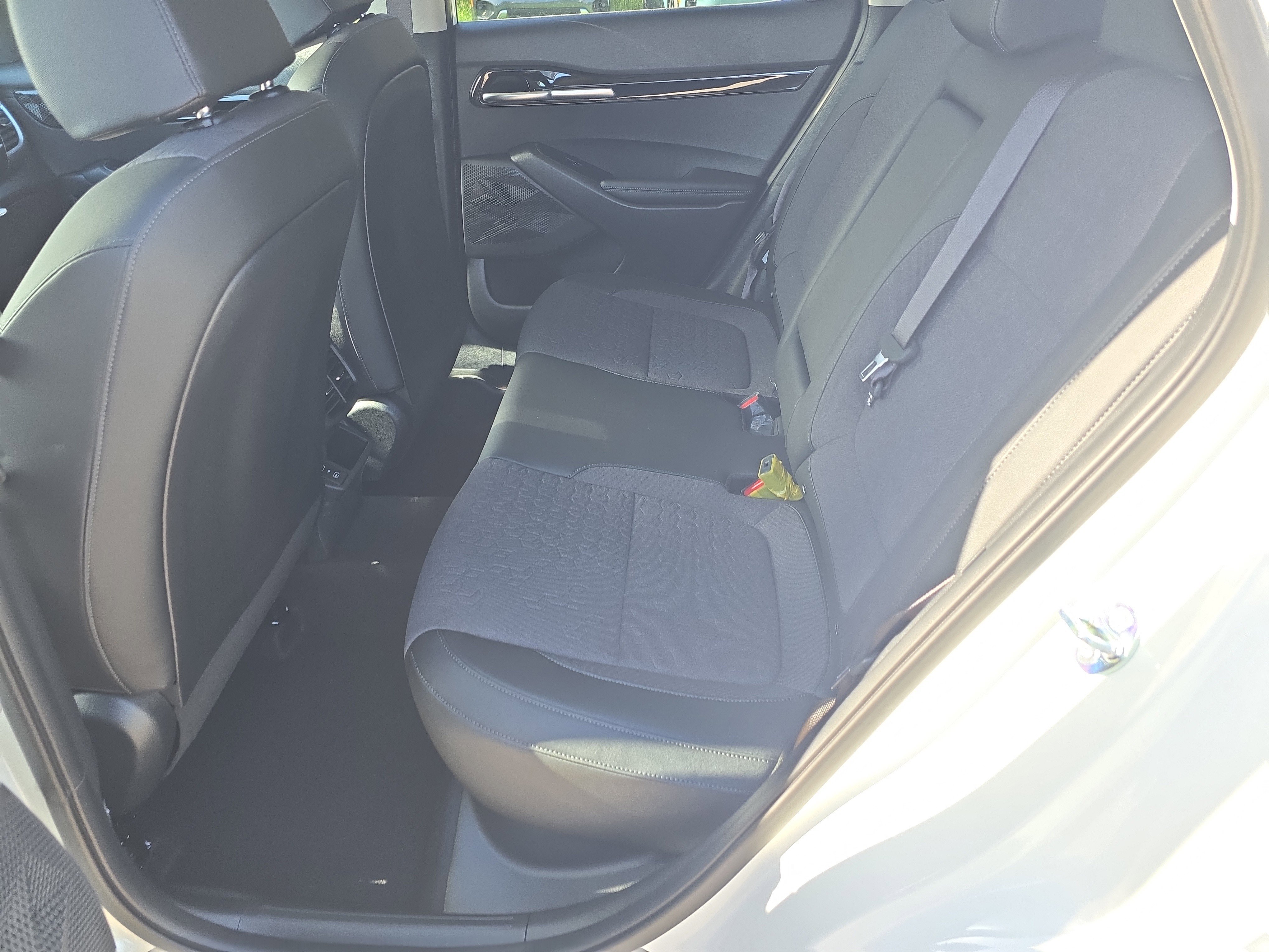 New 2026 Snow White Pearl Kia S image 16
