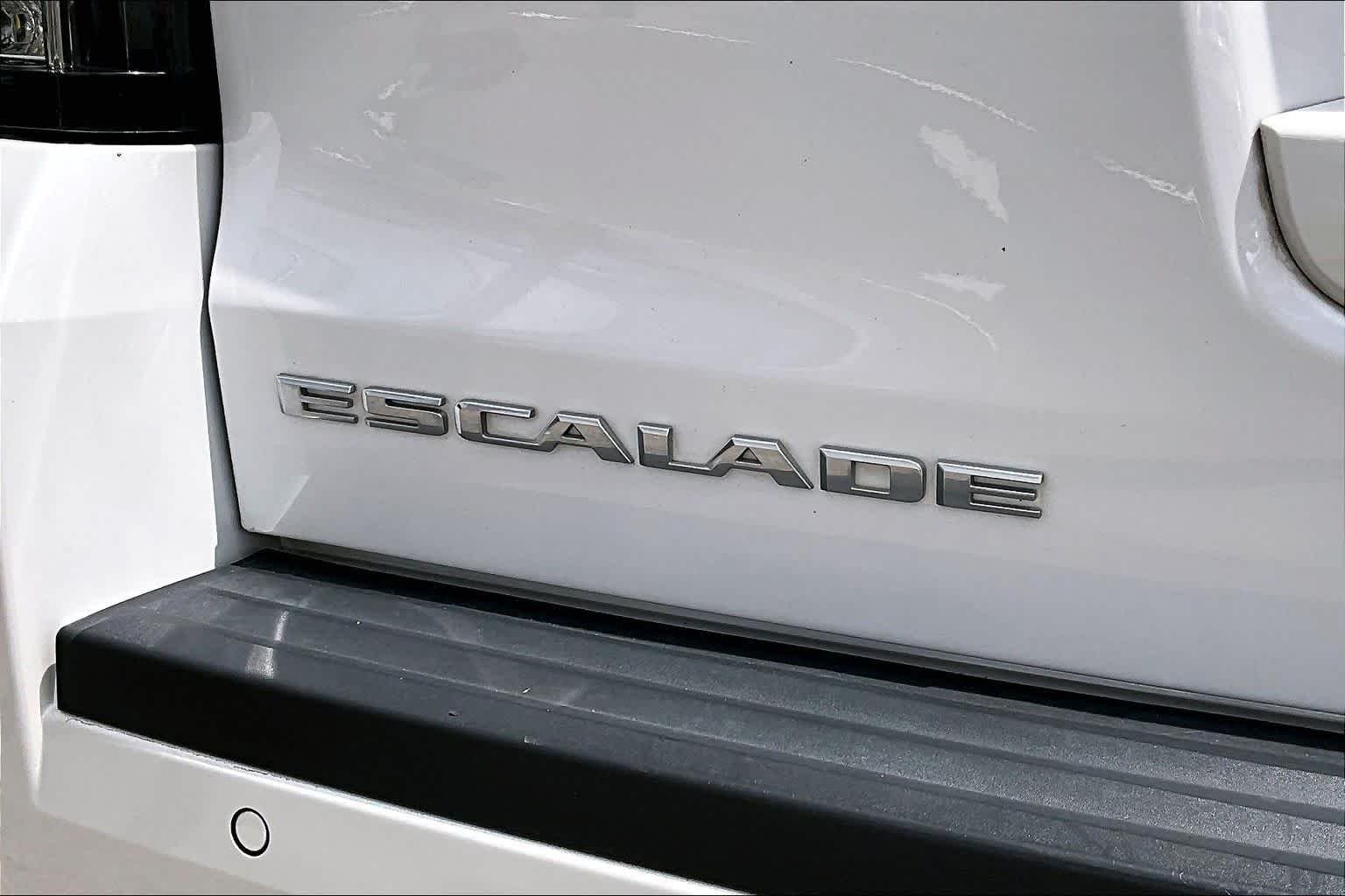 Used 2020 Crystal White Tricoat Cadillac Premium Luxury image 10