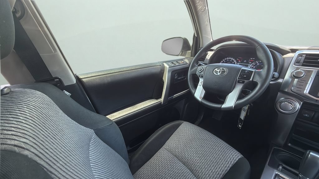 Used 2019 White Toyota SR5 image 16