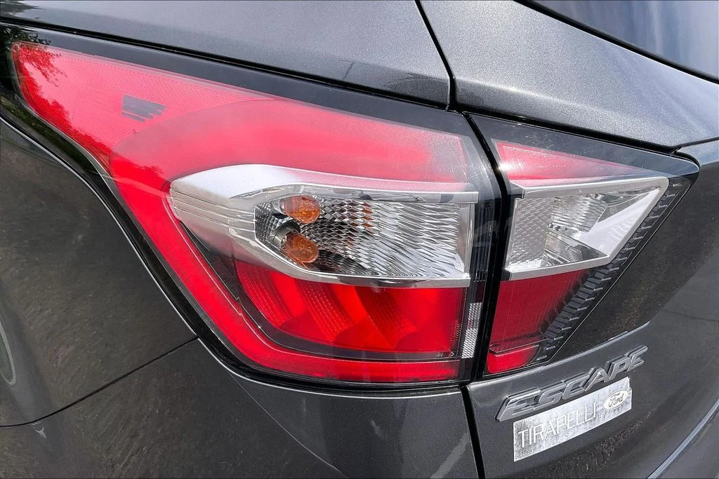 Used 2018 Gray Ford SE image 27