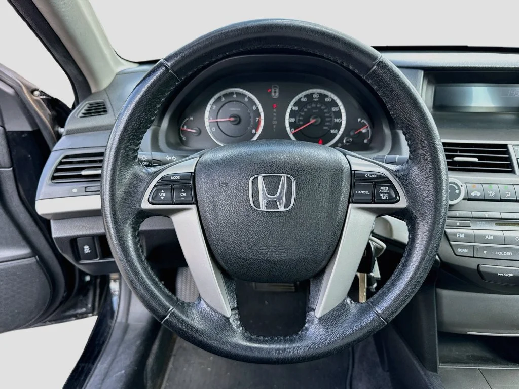 Used 2011 Crystal Black Pearl Honda SE image 17