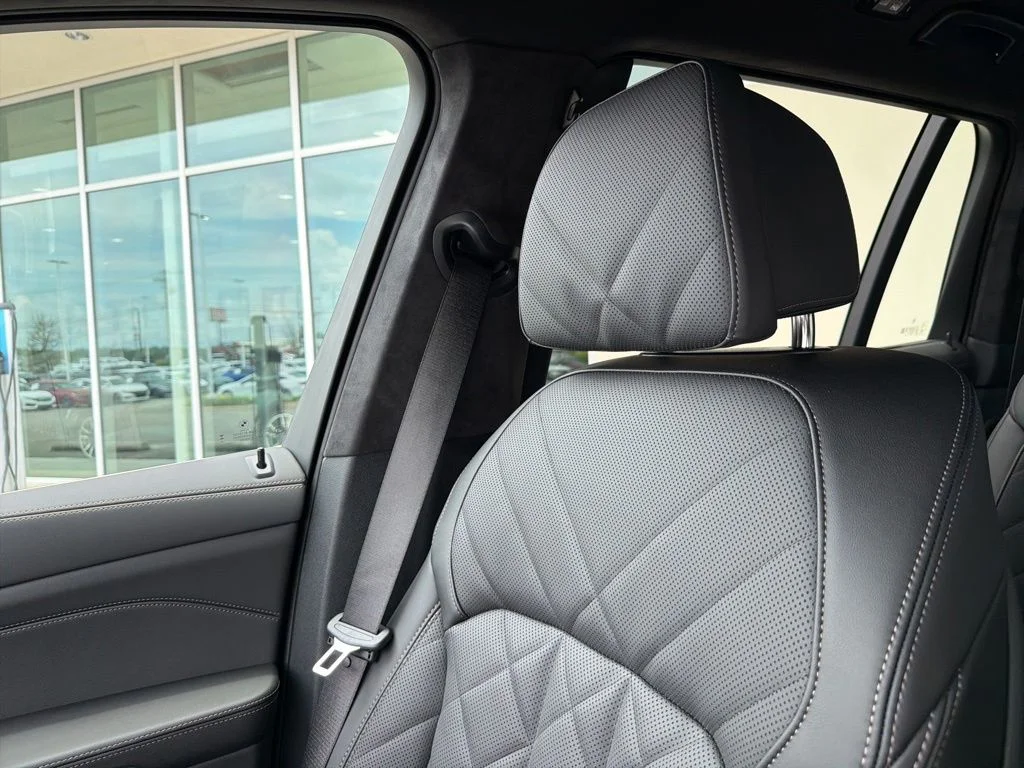 New 2027 Black Sapphire Metallic BMW xDrive40i image 23