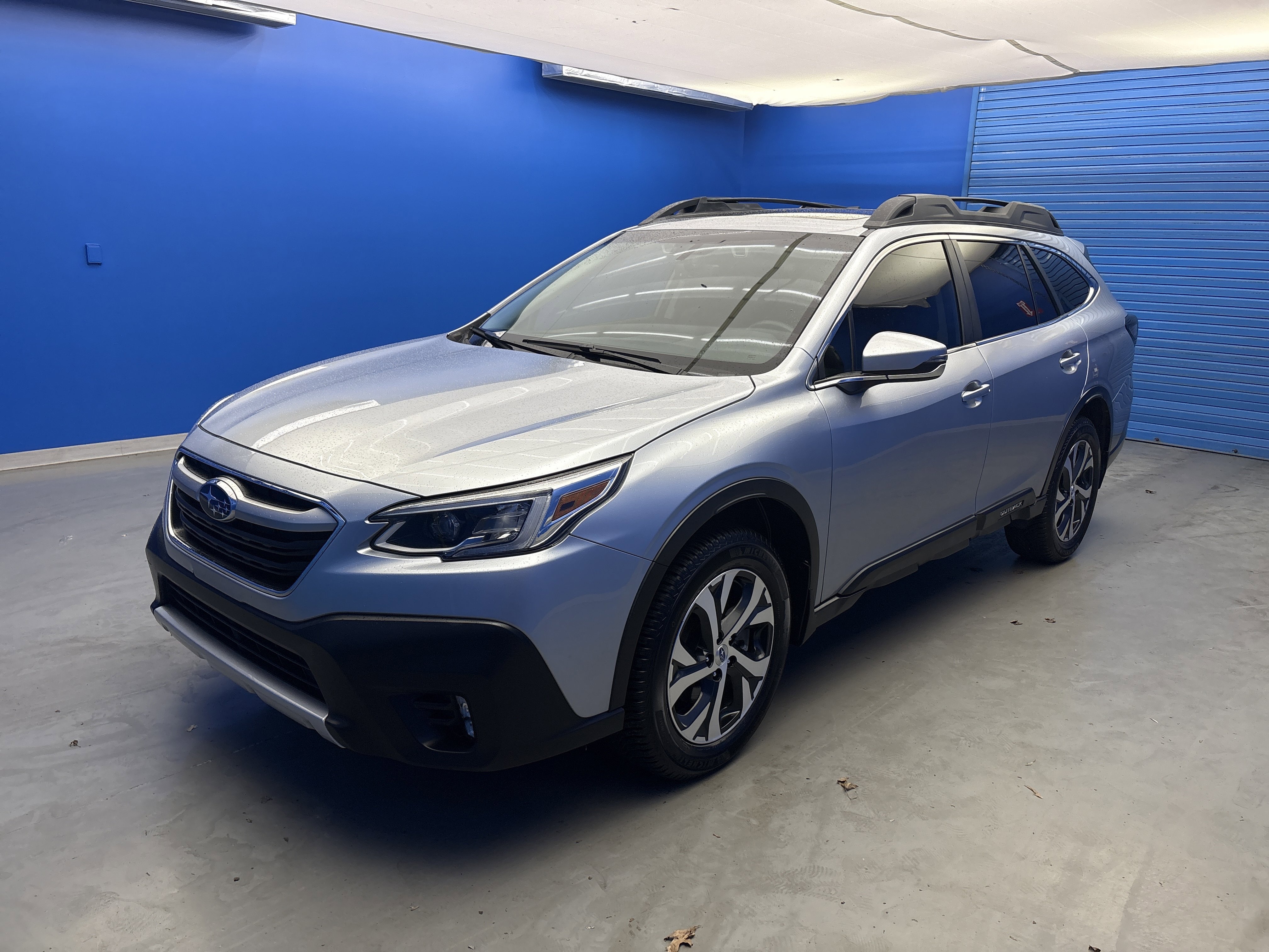 Used 2020 Ice Silver Metallic Subaru Limited image 4