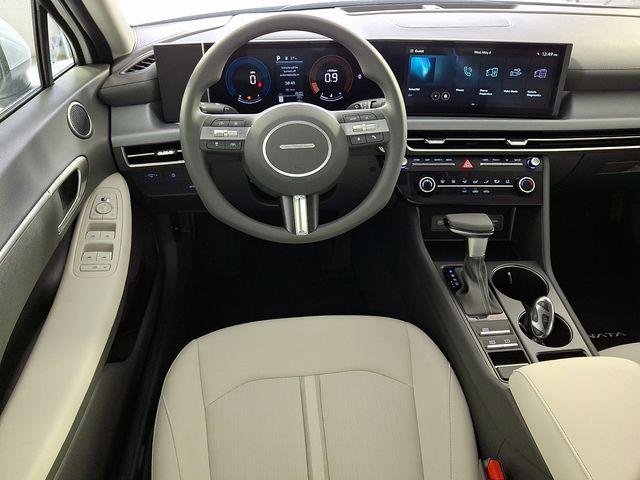 New 2026 White Hyundai SE image 12