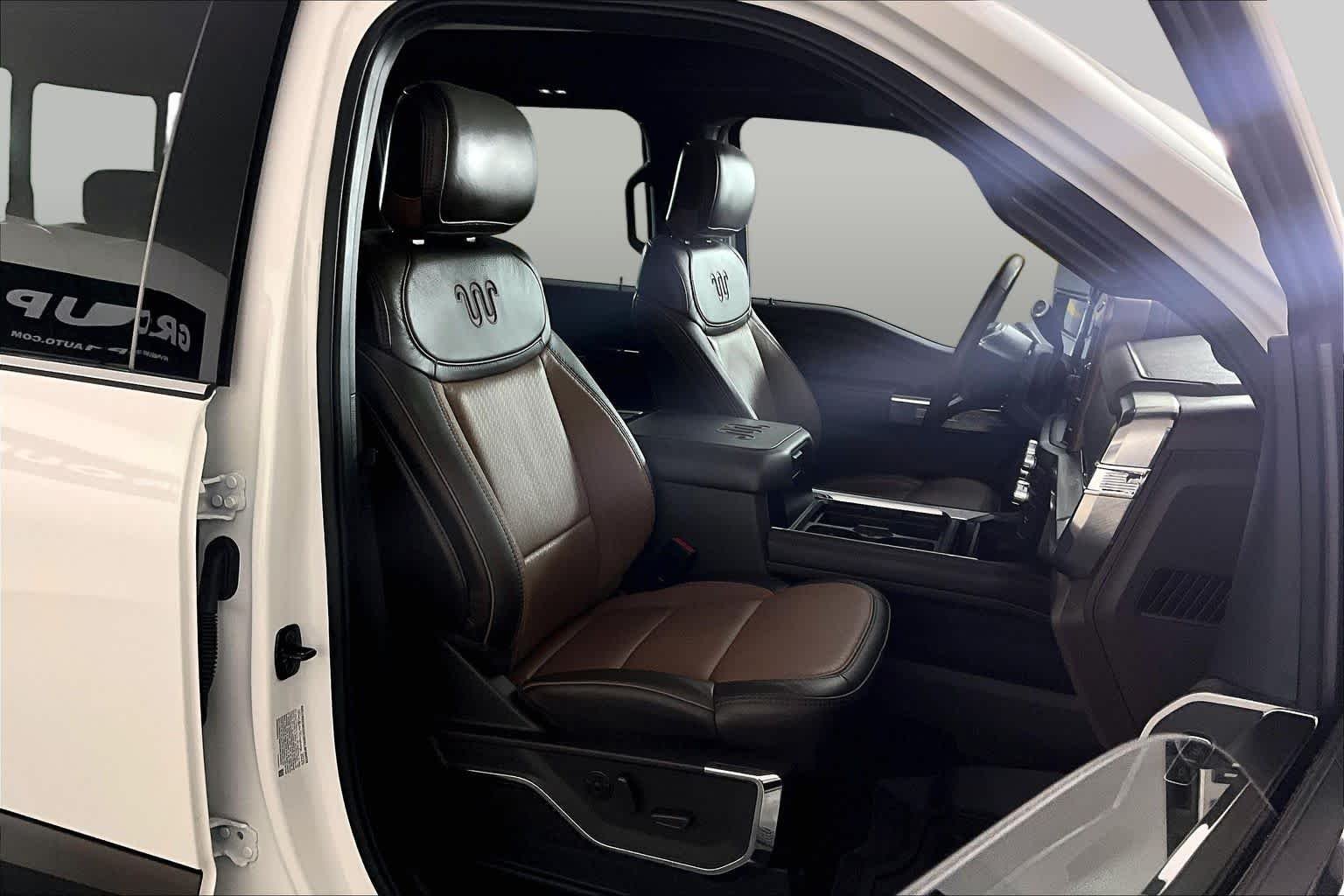 Used 2025 Star White Metallic Tri-Coat/Darkened Bronze Ford King Ranch image 9