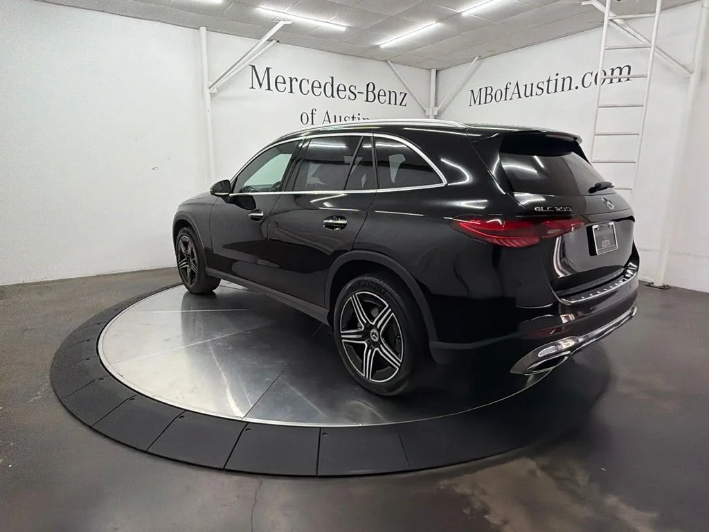 New 2027 Black Mercedes-Benz GLC 300 image 5