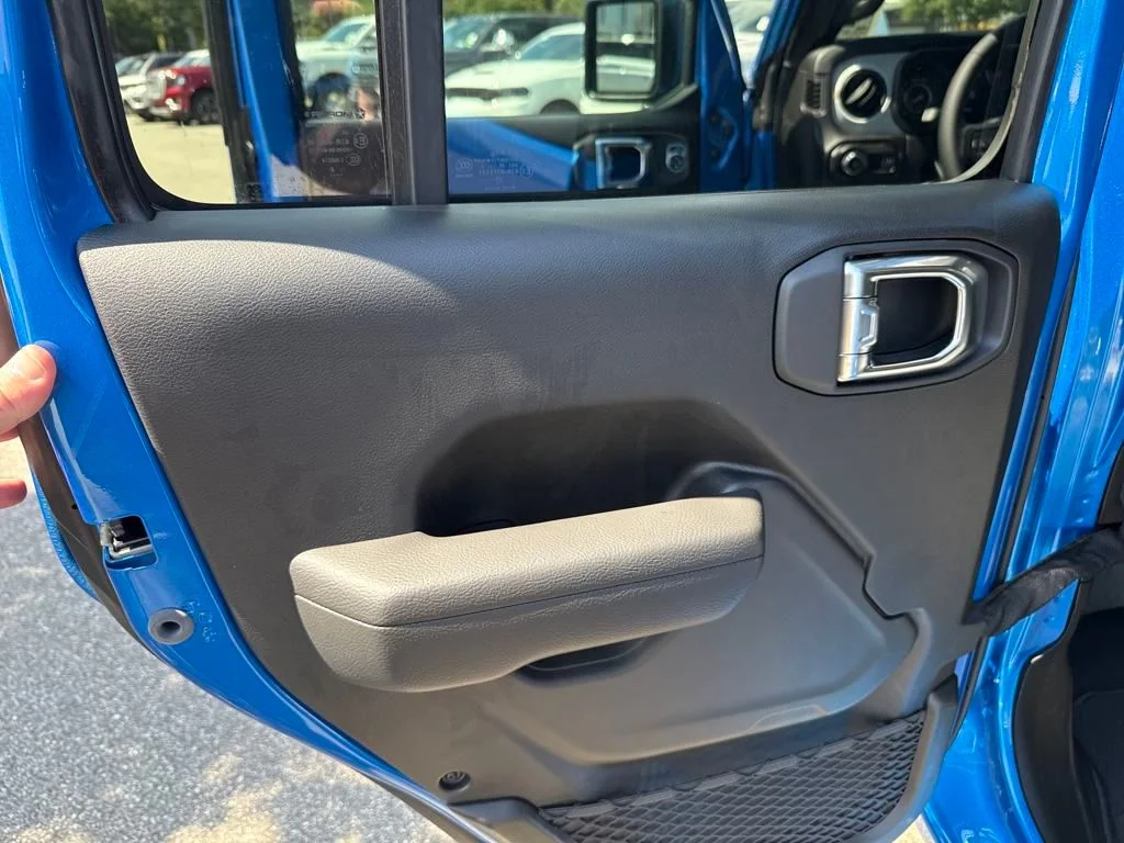 New 2025 Hydro Blue Pearl-Coat Exterior Paint Jeep Sport S image 15
