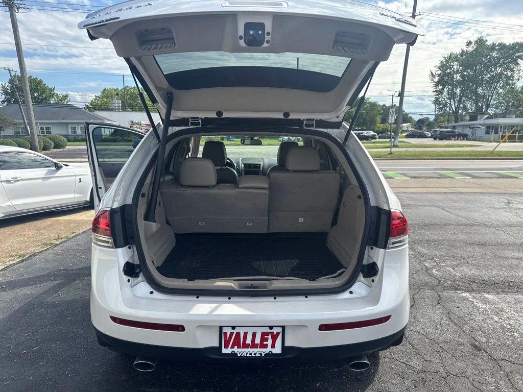Used 2015 White Lincoln Base image 43