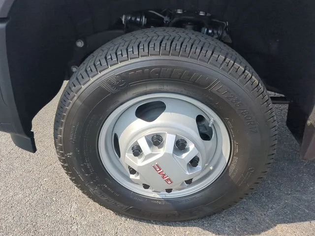 New 2025 Summit White GMC Pro image 10
